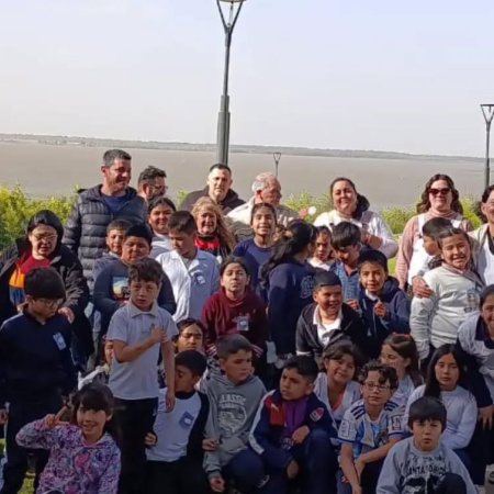 Alumnos de la Escuela N°6036 celebraron la Primavera recorriendo la ciudad