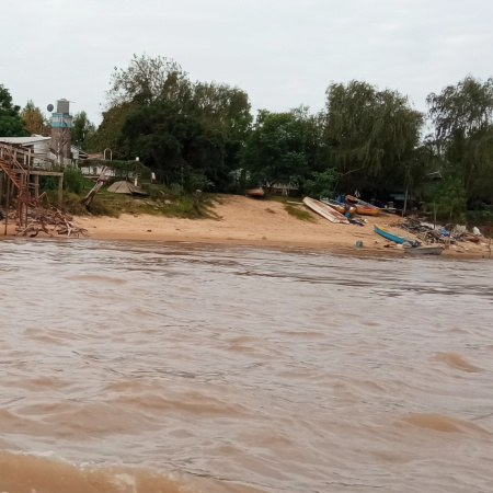 Crecida del Paraná: advierten por riesgos en la navegación