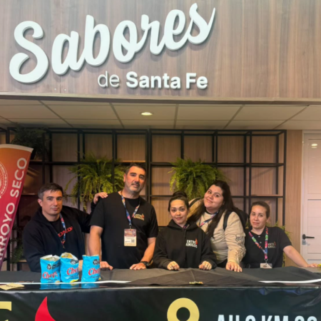 Cocineros de Arroyo Seco sirvieron charquicán en la Feria Internacional de Turismo