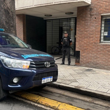 La policía federal realizó allanamientos en Rosario y Acebal por robo de fentanilo